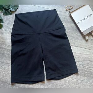 Yogalicious Lux Women's 6.5” Black Spandex Athletic Volleyball Shorts. Size XS